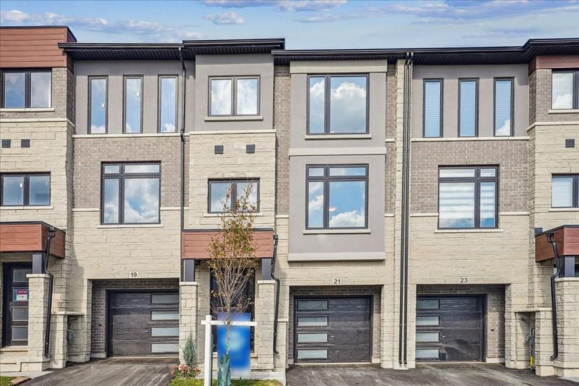 Property listing for 21 Cadwell Lane, Hamilton, ON