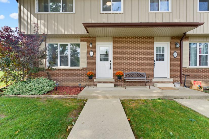Property listing for 15 Seneca St. S., Cayuga, ON