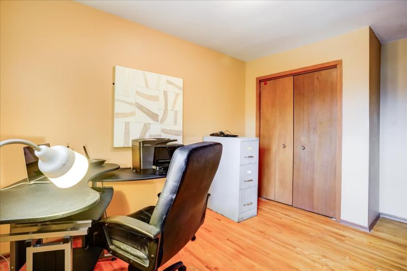 Property listing for 607 Iroquois Ave., Ancaster, ON