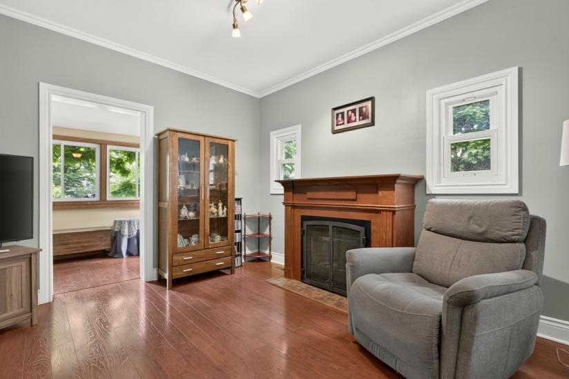 Property listing for 47 Witherspoon St., Dundas, ON