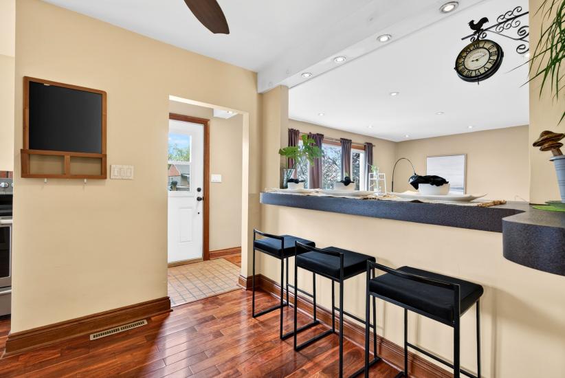 Property listing for 380 East 37th St., Hamilton, ON