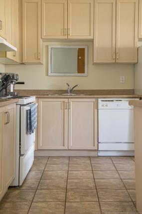 Property listing for #92-100 Beddoe Dr., Hamilton, Ontario