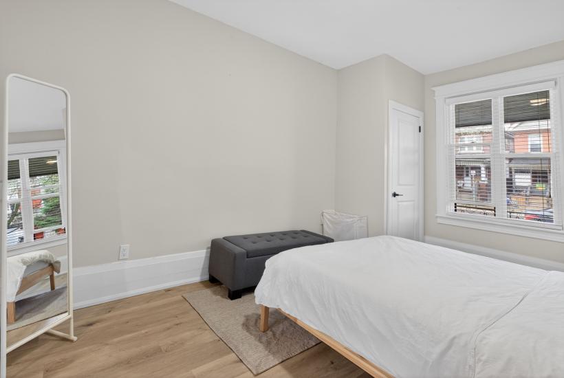 Property listing for 11 Barnesdale Ave. N., Hamilton, ON
