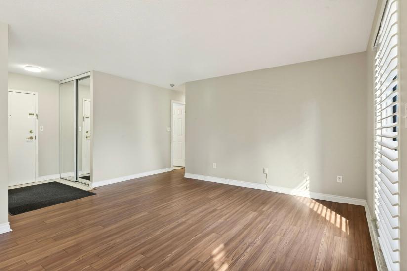 Property listing for #101-8 Main St., Dundas, ON