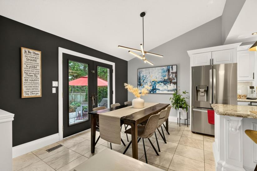 Property listing for 667 Sandcherry Dr., Burlington, ON