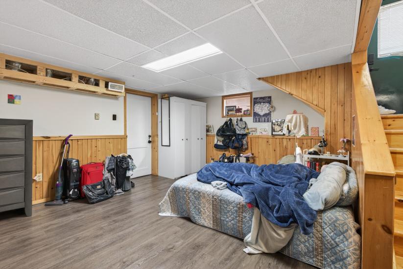 Property listing for #2-150 Ewen Rd., Hamilton, ON