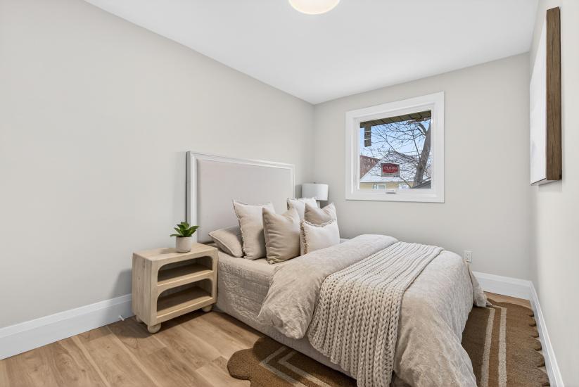 Property listing for 330 East 15th St, Hamilton, ON