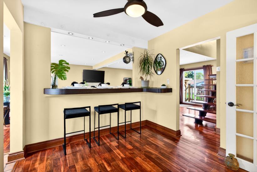 Property listing for 380 East 37th St., Hamilton, ON
