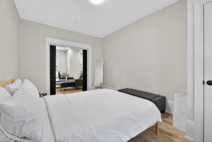 Property listing for 11 Barnesdale Ave. N., Hamilton, ON
