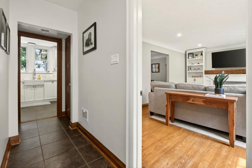 Property listing for 13 Tweedsmuir Ave., Dundas, ON
