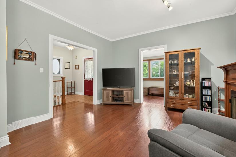 Property listing for 47 Witherspoon St., Dundas, ON