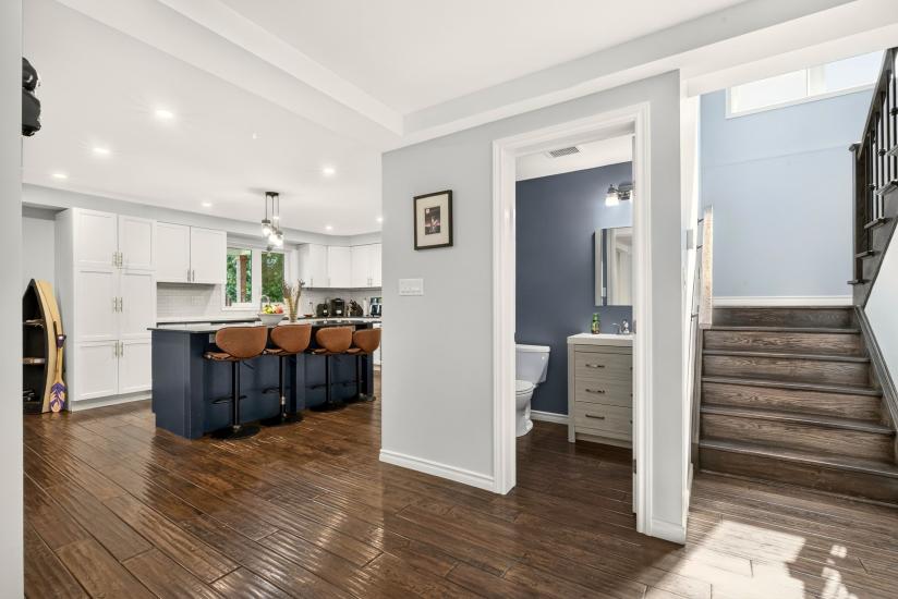 Property listing for 98 First Rd. W., Stoney Creek, ON