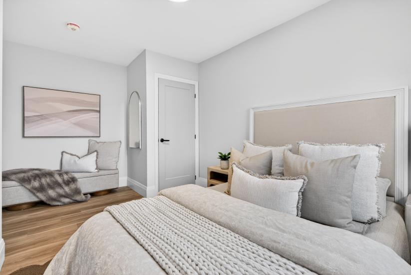 Property listing for 330 East 15th St, Hamilton, ON