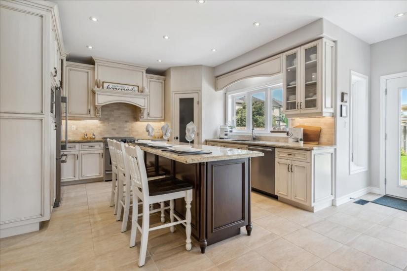 Property listing for 60 Pumpkin Pass, Binbrook, ON