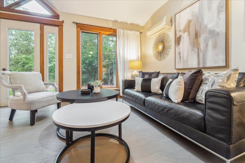 Property listing for 160 Dalewood Cres., Hamilton, ON