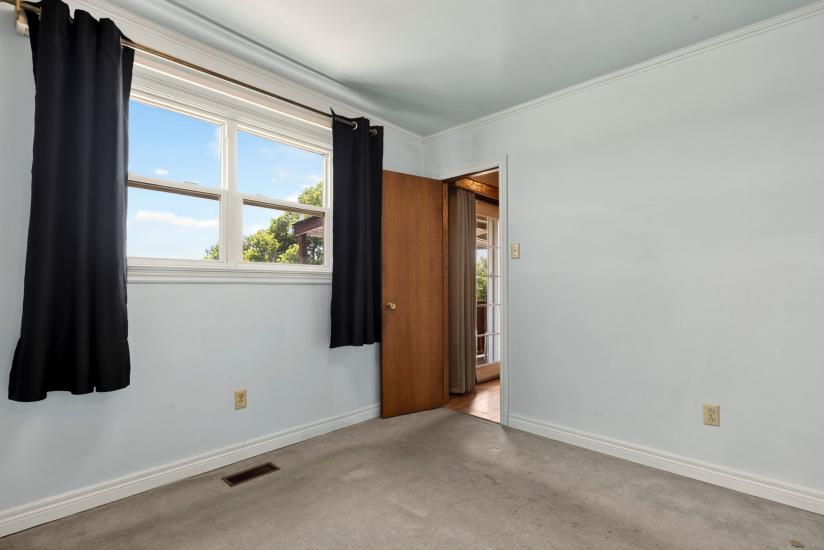Property listing for 958 Highland Rd. E., Stoney Creek, ON