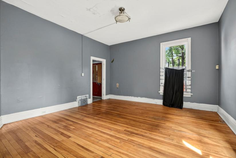 Property listing for 86 Sherman Ave. N., Hamilton, ON