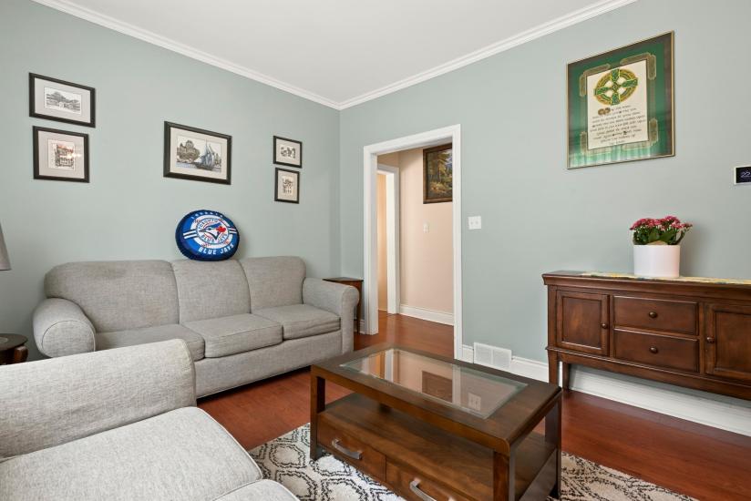 Property listing for 47 Witherspoon St., Dundas, ON