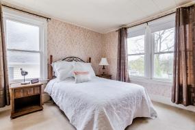 Property listing for 180 St. Catharines St., Smithville, Ontario