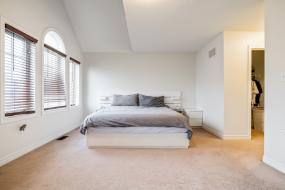 Property listing for #5-370 Stonehenge Dr., Ancaster, ON