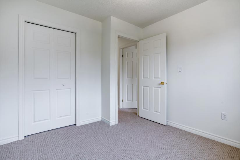 Property listing for #24-39 Pinewoods Dr., Stoney Creek, Ontario