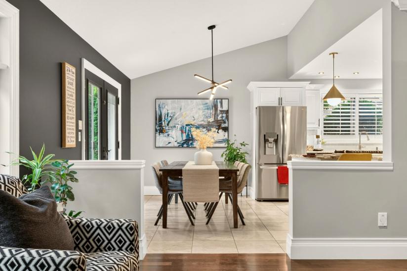 Property listing for 667 Sandcherry Dr., Burlington, ON