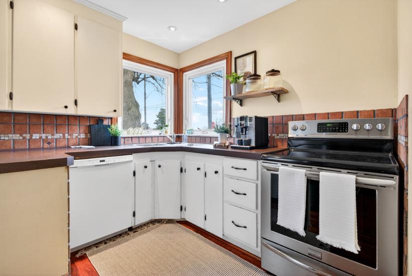 Property listing for 380 East 37th St., Hamilton, ON