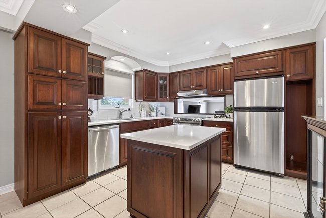 Property listing for 35 Shalfleet Blvd., Brantford, ON