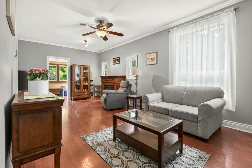 Property listing for 47 Witherspoon St., Dundas, ON