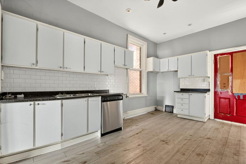Property listing for 86 Sherman Ave. N., Hamilton, ON