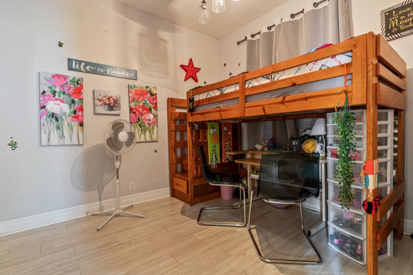 Property listing for 14 Fairview Ave, Hamilton, ON
