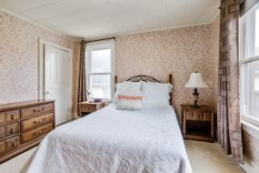 Property listing for 180 St. Catharines St., Smithville, Ontario