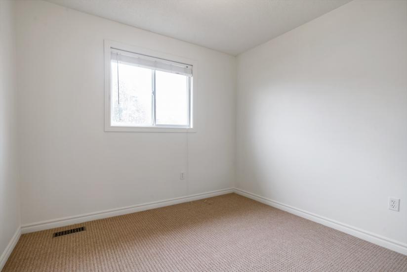 Property listing for #24-39 Pinewoods Dr., Stoney Creek, Ontario