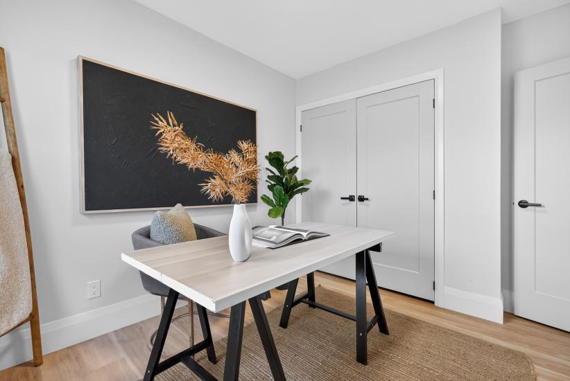Property listing for 330 East 15th St, Hamilton, ON