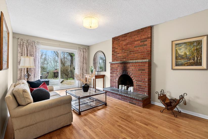 Property listing for 103 Turnbull Rd., Dundas, ON