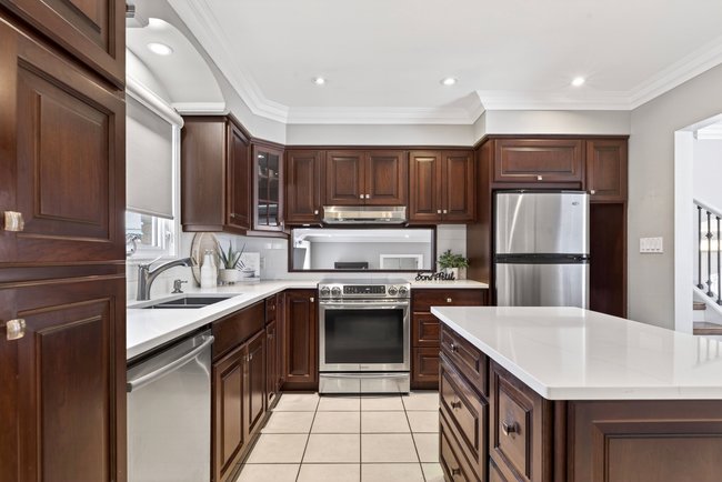 Property listing for 35 Shalfleet Blvd., Brantford, ON