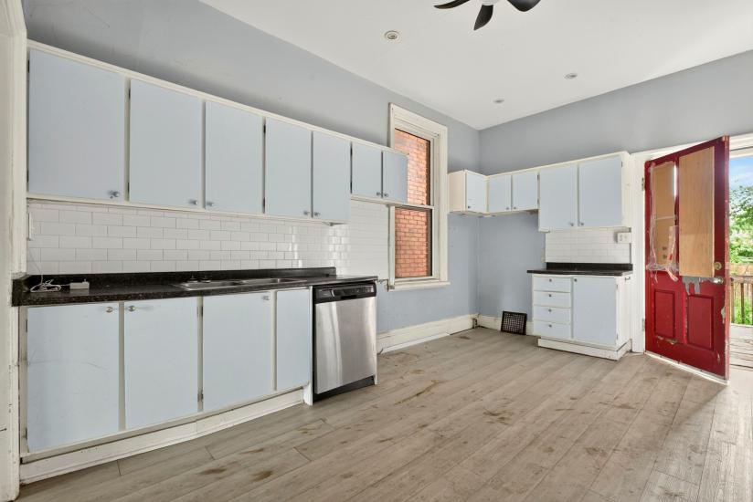 Property listing for 86 Sherman Ave. N., Hamilton, ON