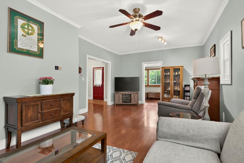 Property listing for 47 Witherspoon St., Dundas, ON