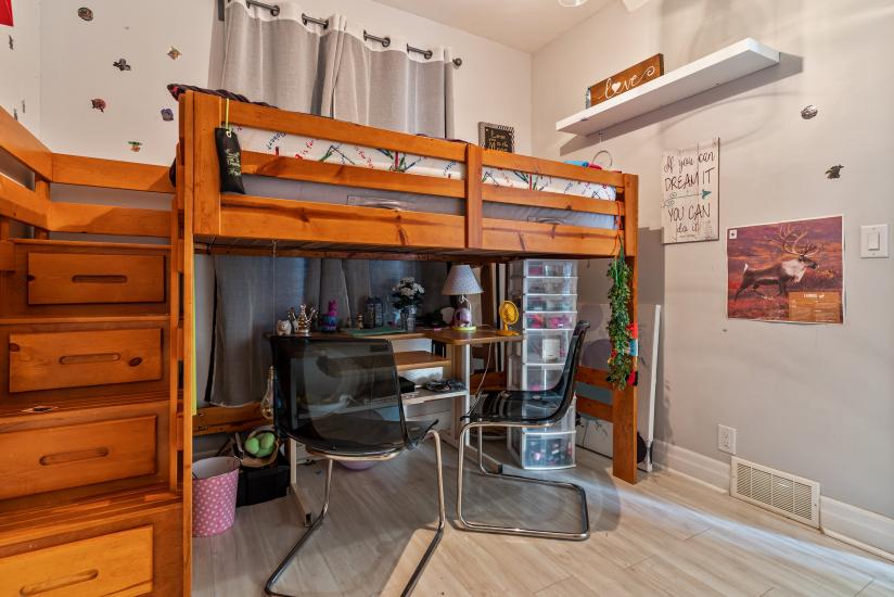 Property listing for 14 Fairview Ave, Hamilton, ON