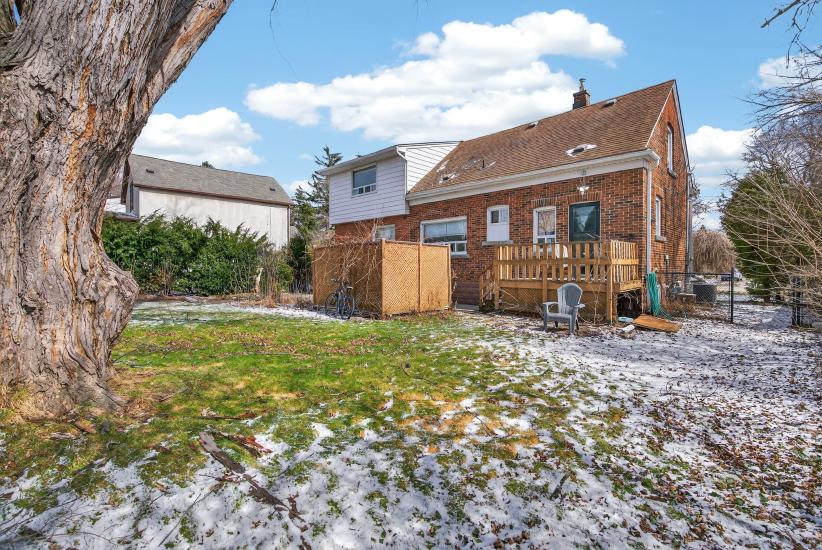 Property listing for #2-150 Ewen Rd., Hamilton, ON