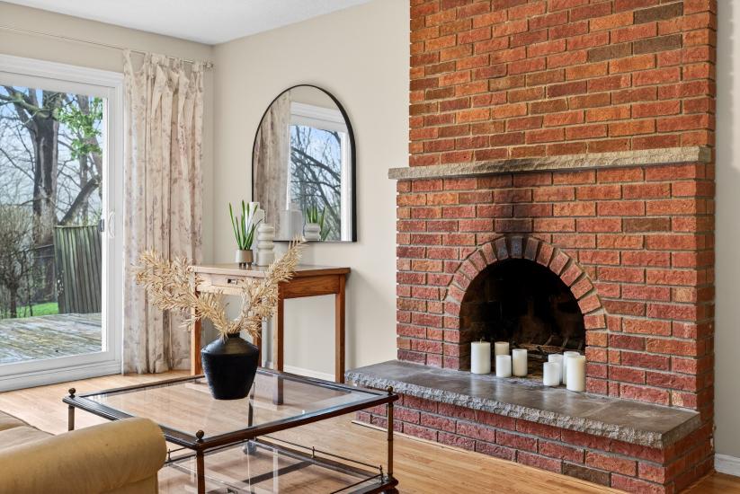 Property listing for 103 Turnbull Rd., Dundas, ON