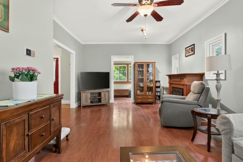 Property listing for 47 Witherspoon St., Dundas, ON