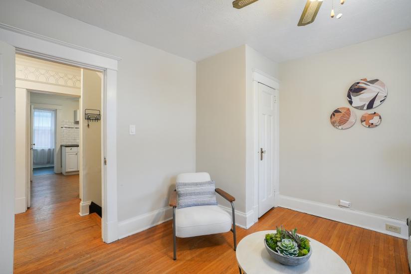 Property listing for 115 Balsam Ave S, Hamilton, ON