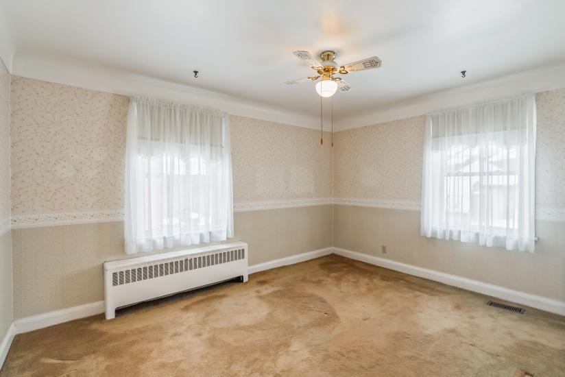 Property listing for 15 Dundas St, Dundas, ON