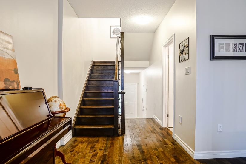 Property listing for 104 Myers Lane, Ancaster, ON