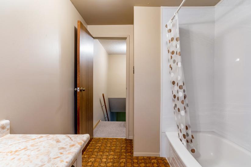 Property listing for #41-170 Lavina Cr., Hamilton, ON