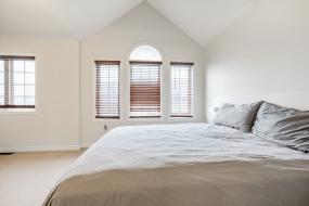 Property listing for #5-370 Stonehenge Dr., Ancaster, ON