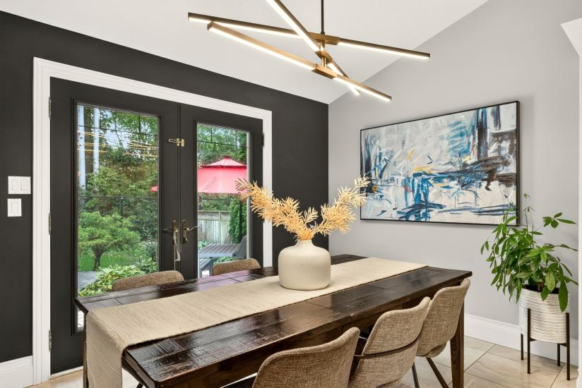 Property listing for 667 Sandcherry Dr., Burlington, ON