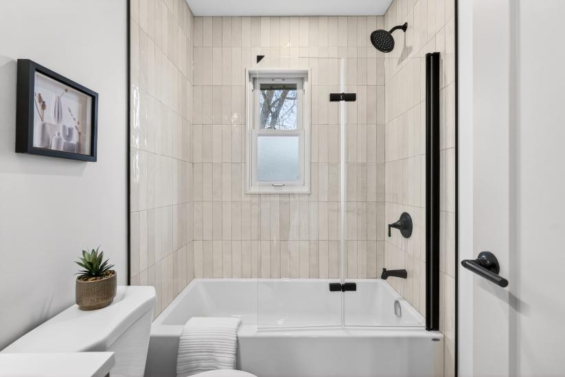 Property listing for 330 East 15th St, Hamilton, ON