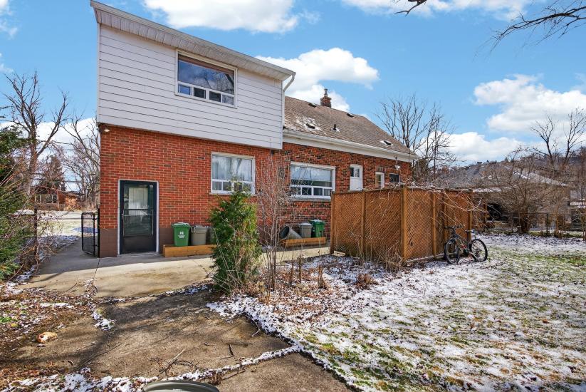 Property listing for #2-150 Ewen Rd., Hamilton, ON